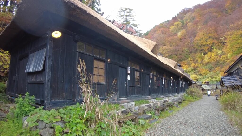 【詳細解説ブログ】秋田県 乳頭温泉郷♨鶴の湯 紅葉の鶴の湯で日本一の秘 …